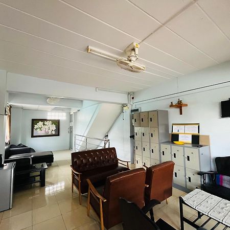 פרה נאקון סי איוטאיה Patone Hostel מראה חיצוני תמונה