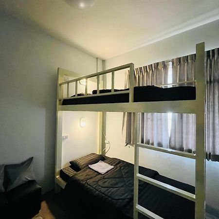פרה נאקון סי איוטאיה Patone Hostel מראה חיצוני תמונה