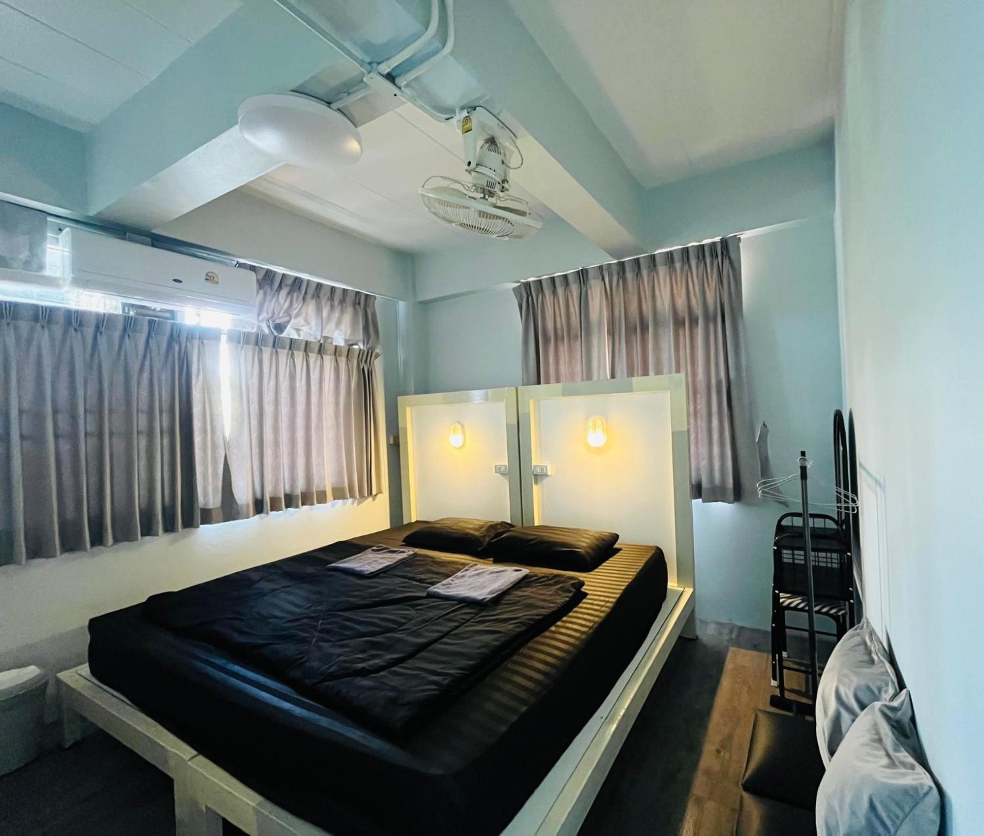פרה נאקון סי איוטאיה Patone Hostel מראה חיצוני תמונה
