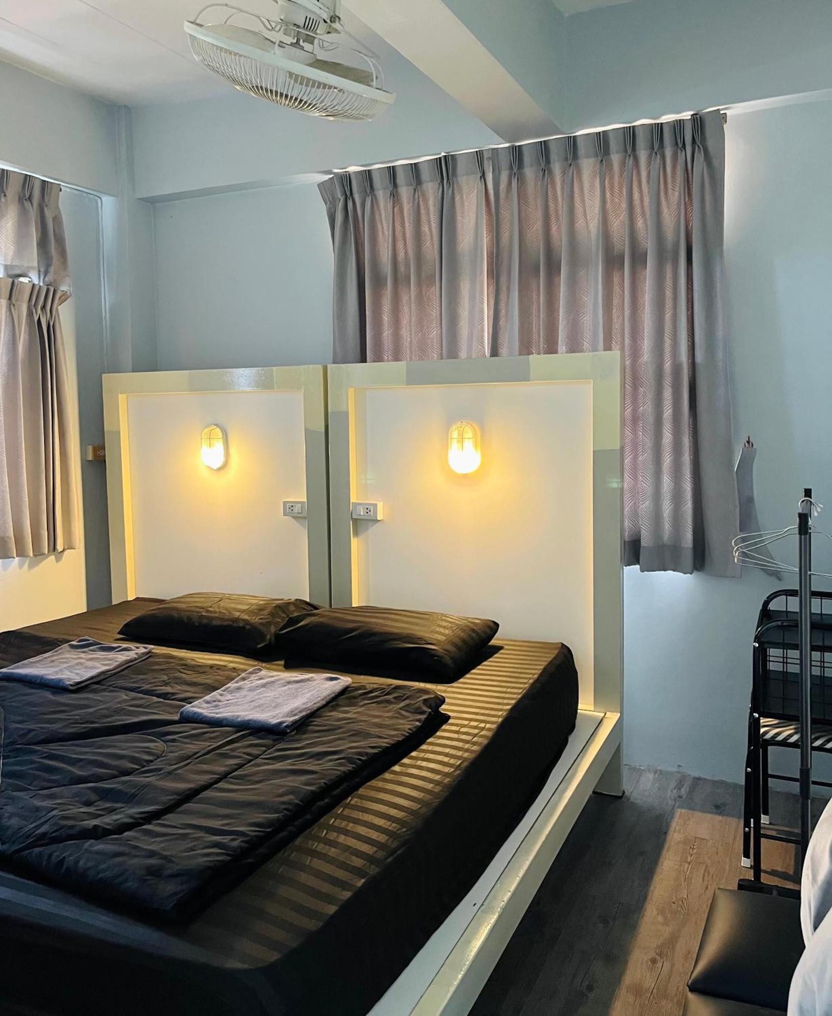 פרה נאקון סי איוטאיה Patone Hostel מראה חיצוני תמונה