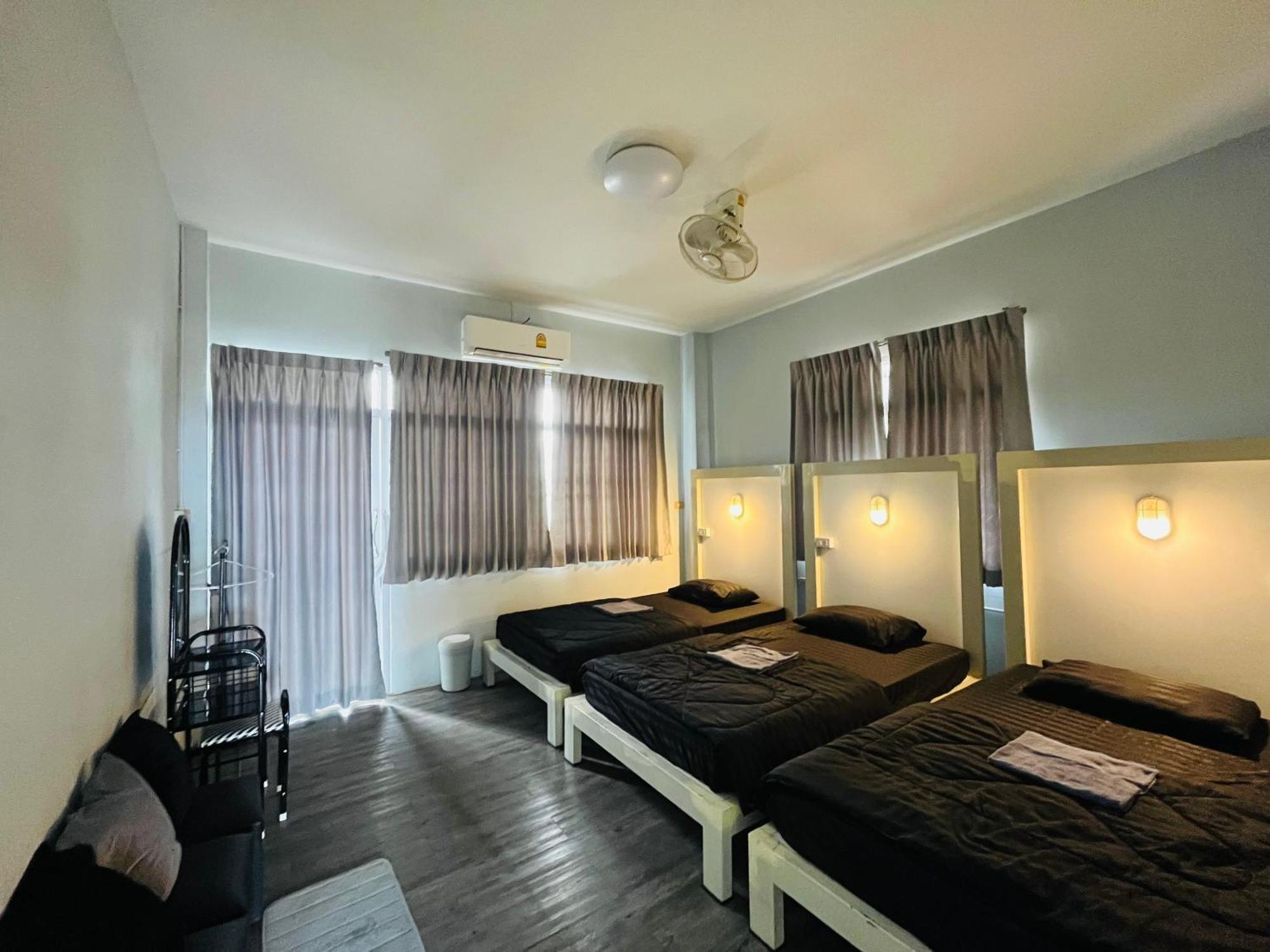 פרה נאקון סי איוטאיה Patone Hostel מראה חיצוני תמונה