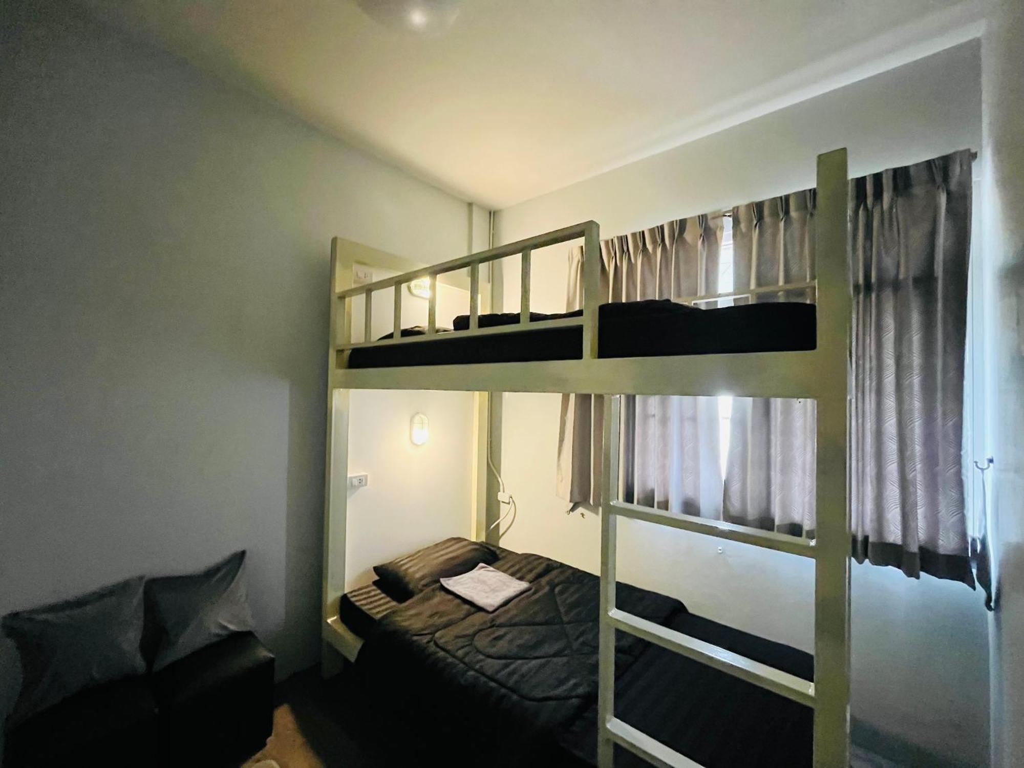פרה נאקון סי איוטאיה Patone Hostel מראה חיצוני תמונה